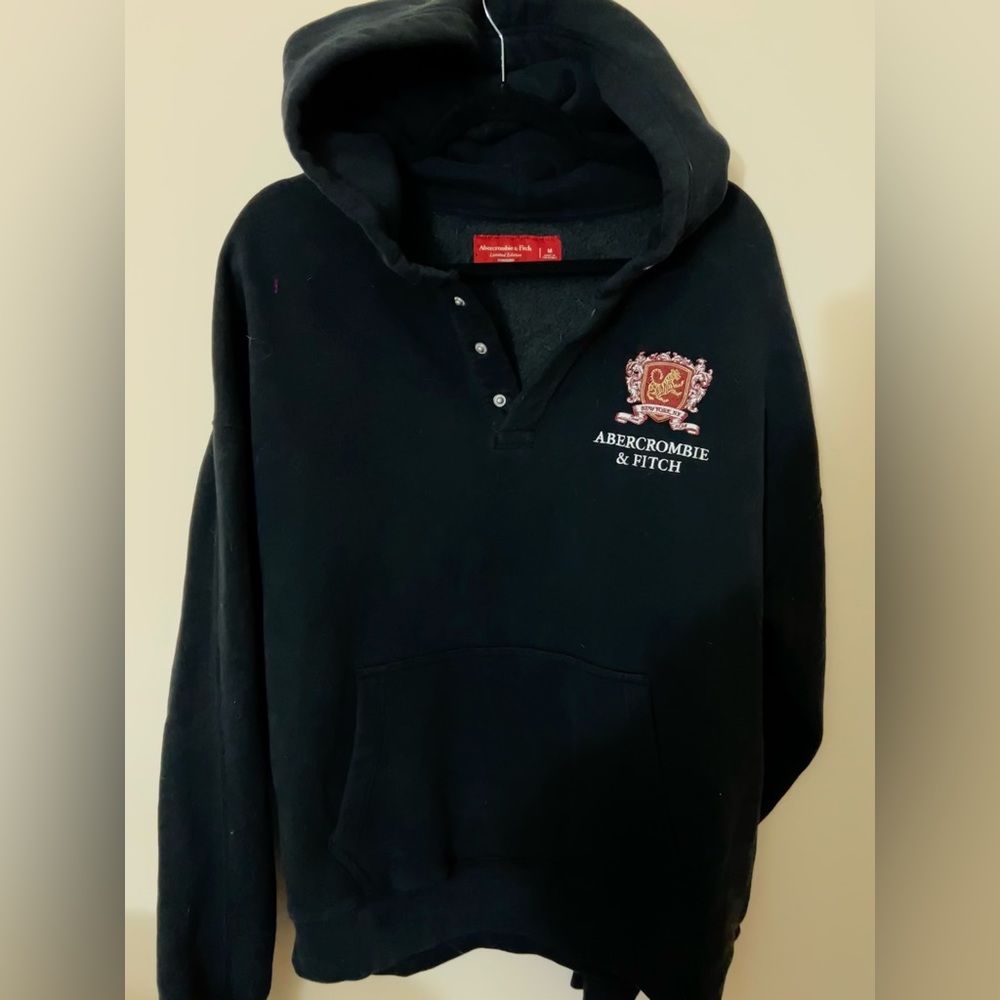 A&F OVERSIZED HOODIE, BUTTON UP LIMITED EDITION SIZE M fits like a large